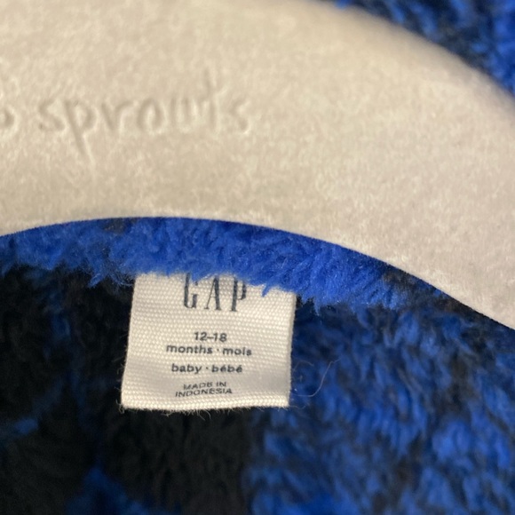 ⚫️ GAP ⚫️ plaid fleece jacket - size 12-18 - Picture 2 of 3